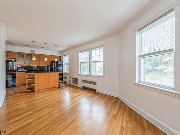 3rd image of 176 Millburn Ave #1033