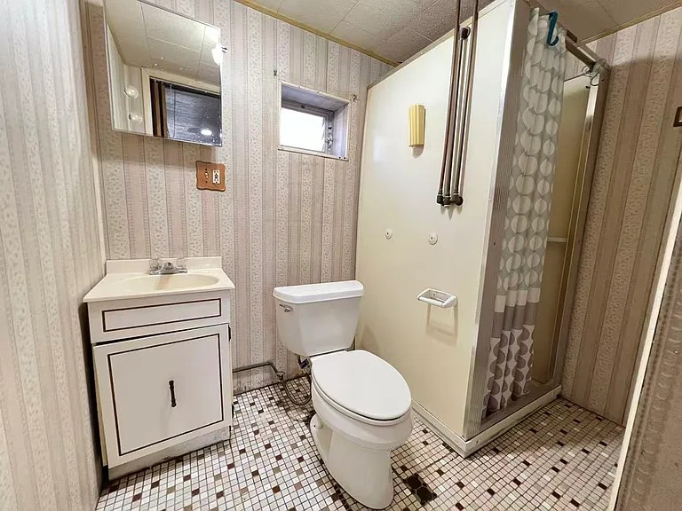 5844 Akron St — Photo 12
