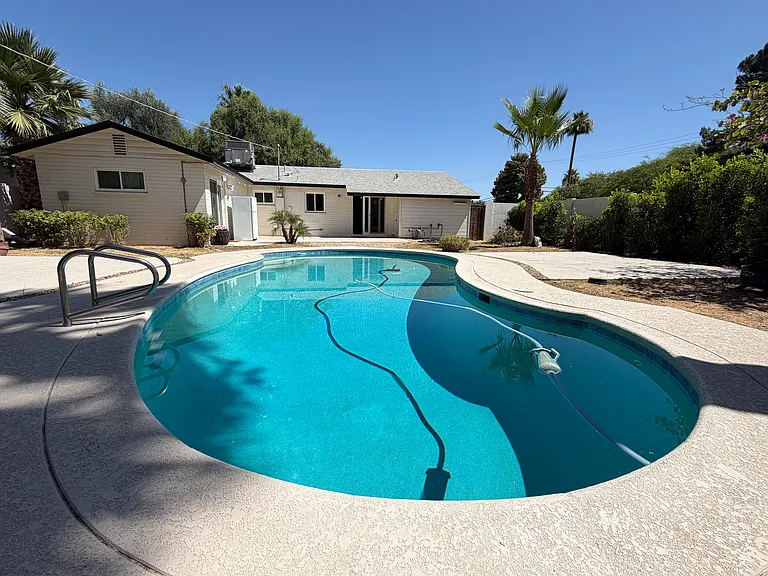 3547 E Meadowbrook Ave — Photo 1