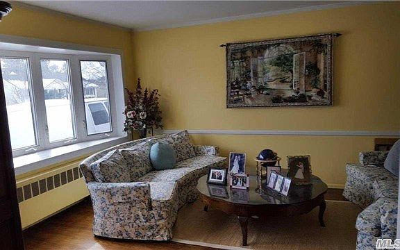 3rd image of 8 Sheridan St