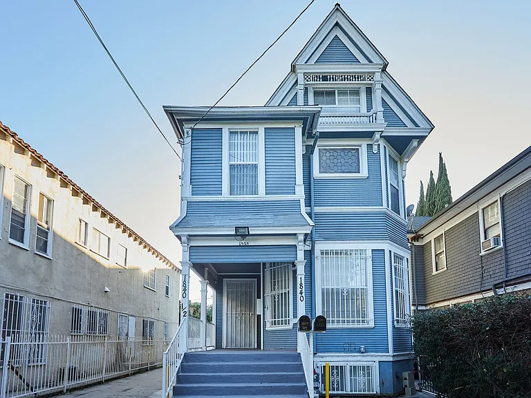 Victorian @11th Place — Photo 23