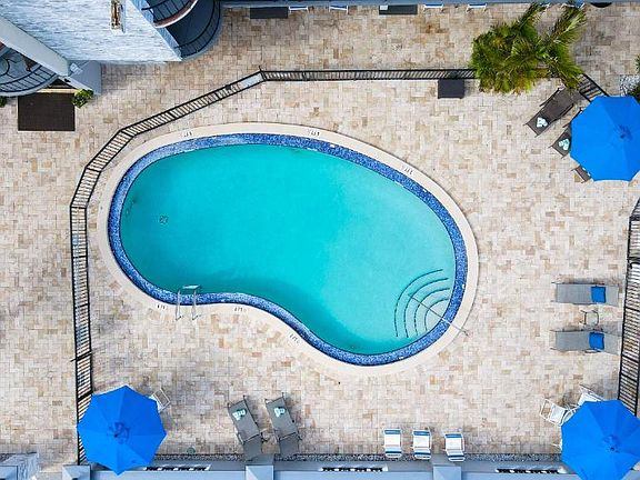 4th image of 735 S Ocean Dr #2