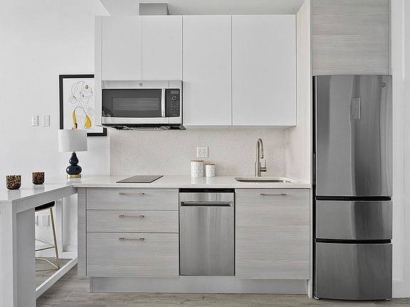4th image of 221 Sea Breeze Ave #6D