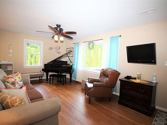 5th image of 7999 Colony Dr