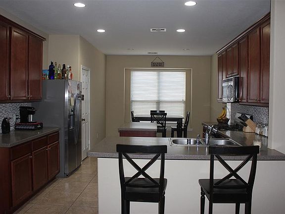 5th image of 2913 Linden Hill Ln