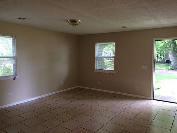 2nd image of 310 W Park St