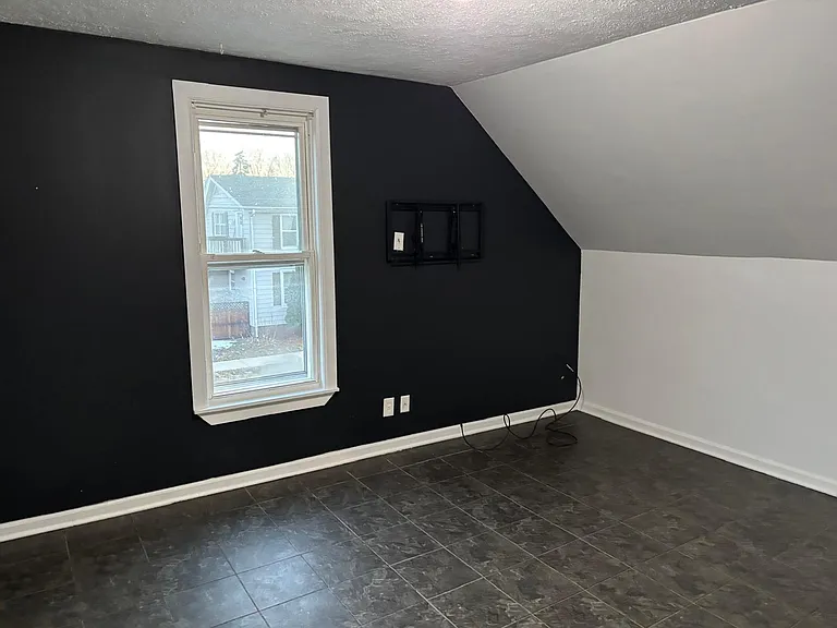 558 Franklin Blvd #2 — Photo 8