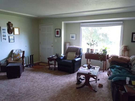 4th image of 3343 Louise Ave W