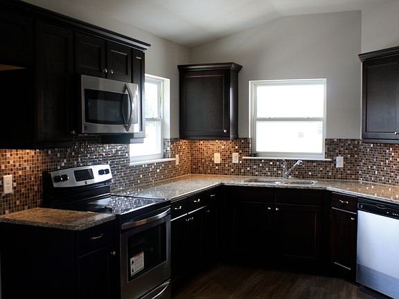 4th image of 420 SW 251st Dr