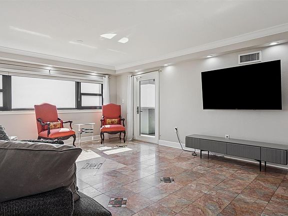 5th image of 4141 Bayshore Blvd #12.1