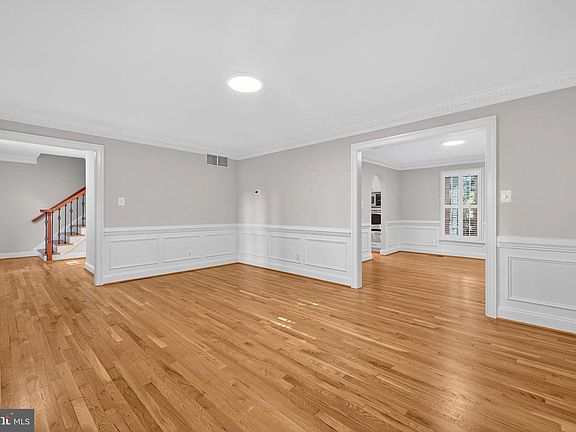 3rd image of 7176 Homestead Ct