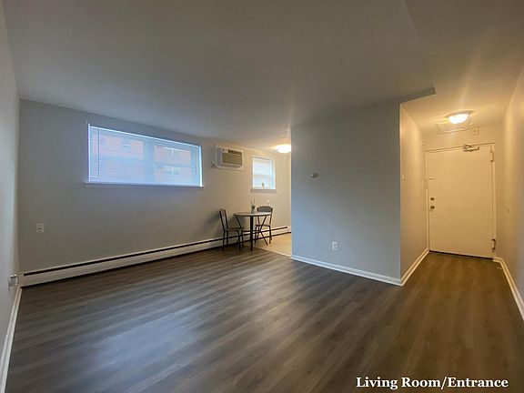 3rd image of 7965 Summerdale Ave #B5