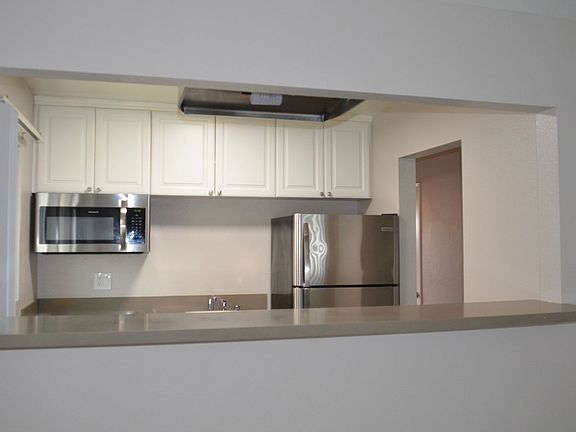 5th image of 634 Seacoast Dr APT C