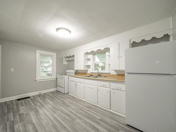 5th image of 2422 Spring St