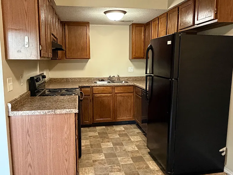1111 Vattier St #10 — Photo 1