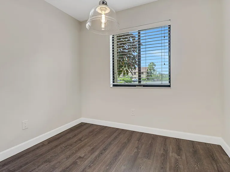 7115 Lakeridge Ct #110 — Photo 12