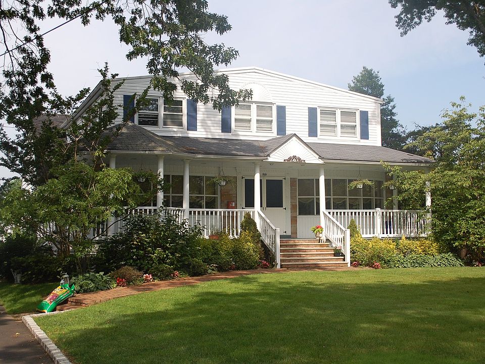 1st image of 50 Thompson Ave