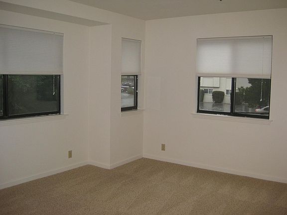 4th image of 305 N Chorro St APT A