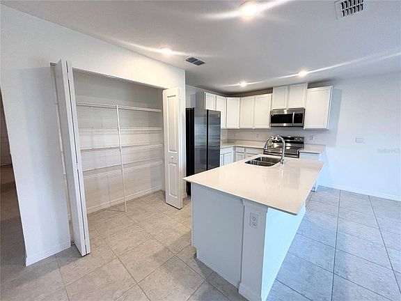 4th image of 229 Magellan Ave
