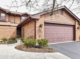 957 White Birch Ln, Westmont, IL