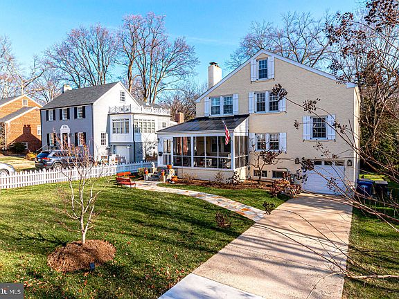 2nd image of 2837 Brook Dr