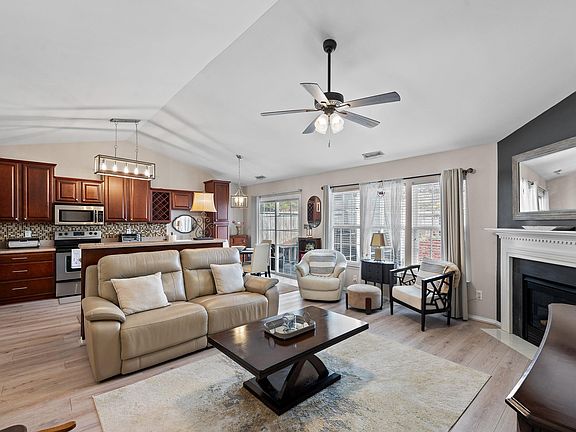 5th image of 1009 Narcissus Ct