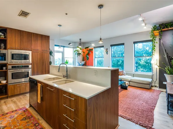 2323 N Houston St APT 204, Dallas, TX 75219