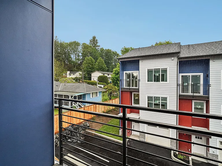950 Maple Ave #D — Photo 1