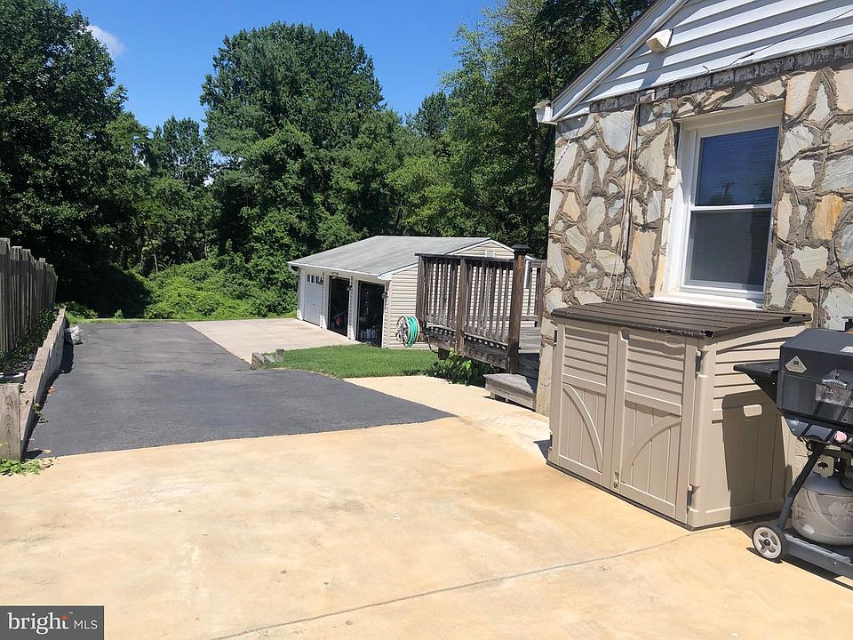 2nd image of 4014 Hirst Dr