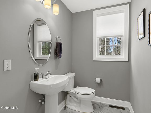 4th image of 15 Anthony Ln