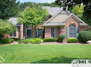 1346 Woodbridge Ln, Wixom, MI