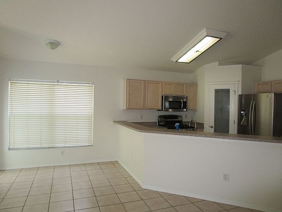 3rd image of 5823 Meadowpark Pl