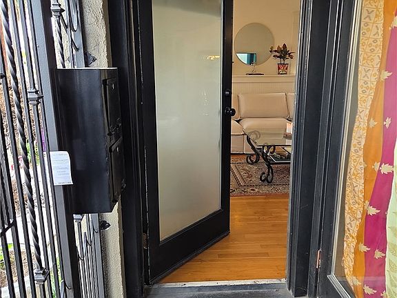 4th image of 219 Redondo Ave