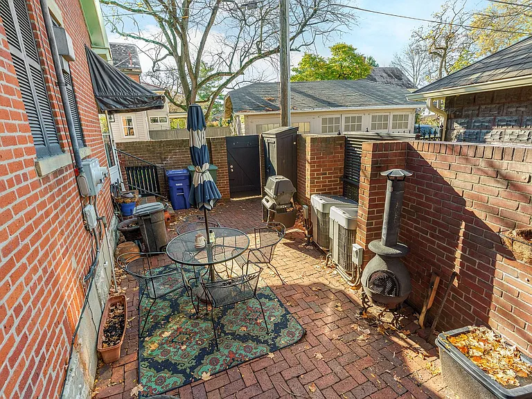 Unique 2 Bedroom in German Village — Photo 35