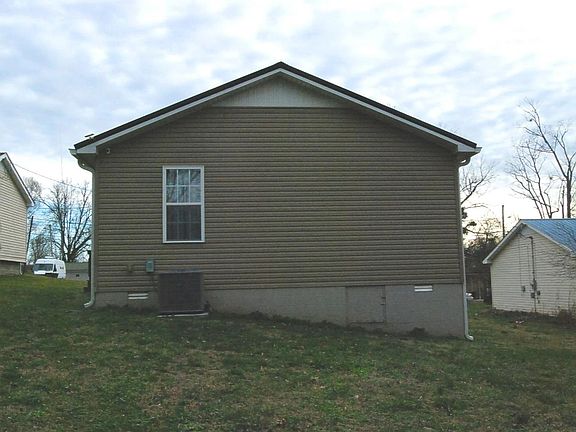 5th image of 772 E Maple St