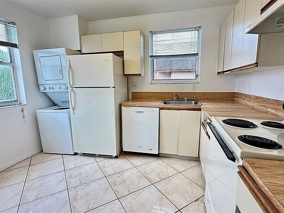 4th image of 1200 SW 113th Terrace #204