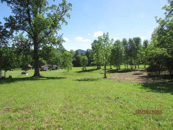 928 Waldroup Rd, Hayesville, NC 28904