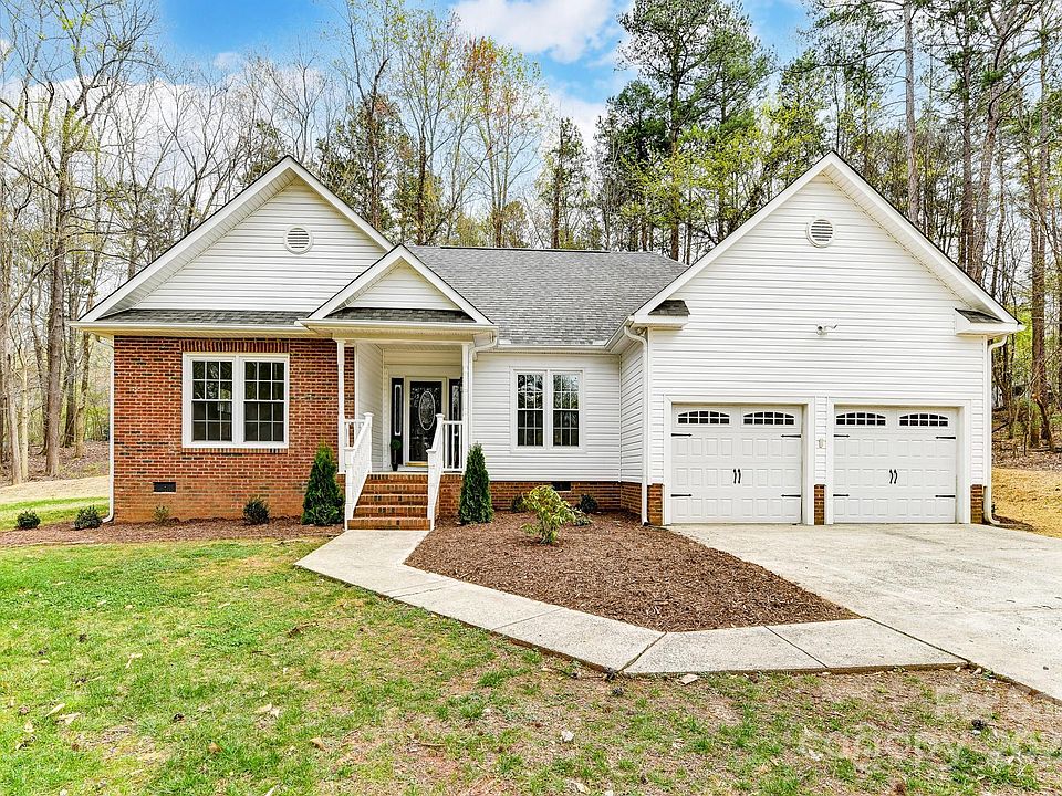 1st image of 2710 Pine Chase Ln