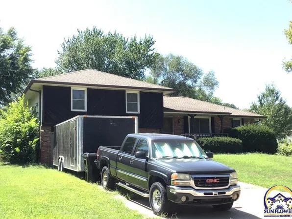 3015 SW Tutbury Town Rd, Topeka, KS 66614