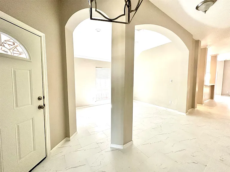 20902 Avery Cove Ln — Photo 3