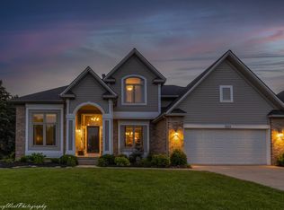 1223 Foxpointe Dr, Sycamore, IL 60178