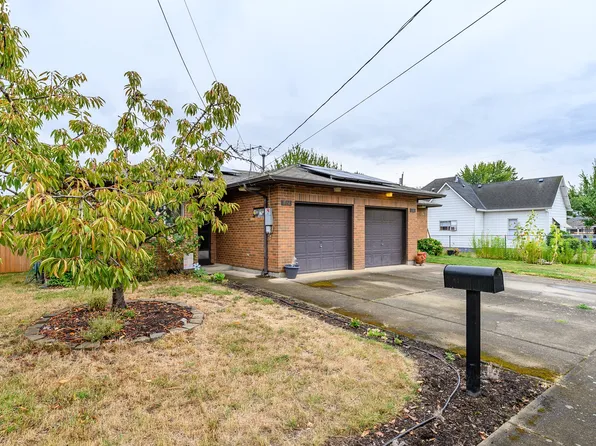 714 S Meridian St, Newberg, OR 97132