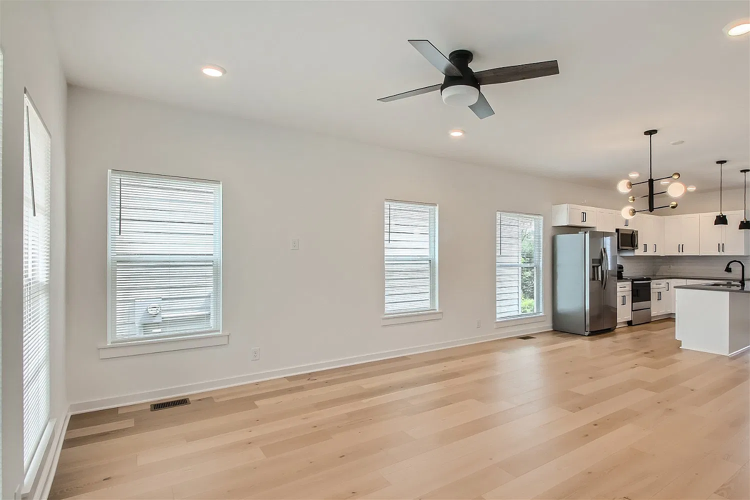 4 bed, 2.5 bath, 1670 sqft, $2,450 — Photo 4