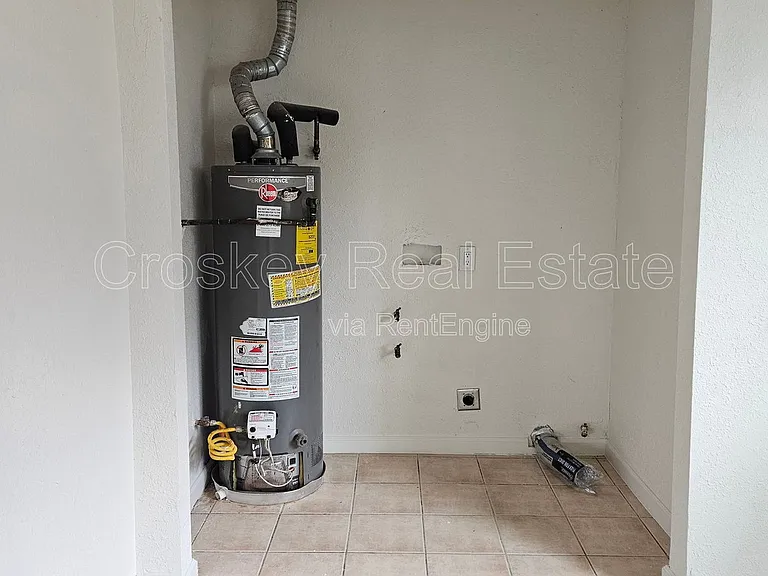 1346 Redwood St — Photo 8