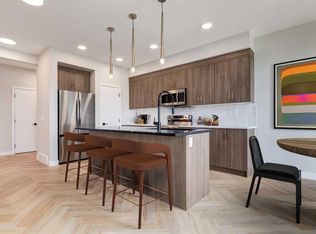 43 SW Andalusian Rd, Cochrane, AB T4C 3B7