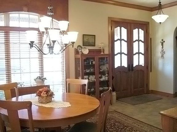 Entry/Formal Dining Room