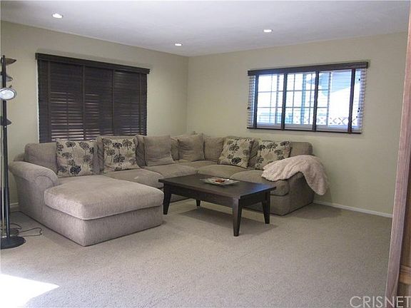 5th image of 23953 Archwood St