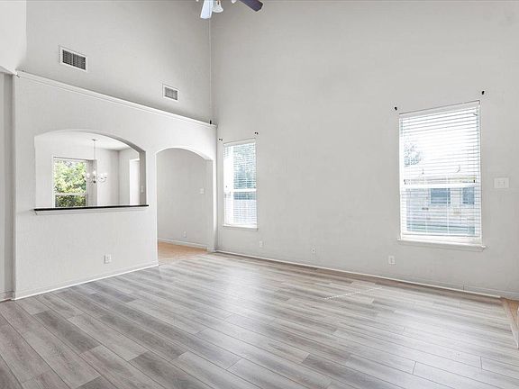 5th image of 2325 Nestlewood Dr