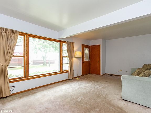3rd image of 3910 W 99th St
