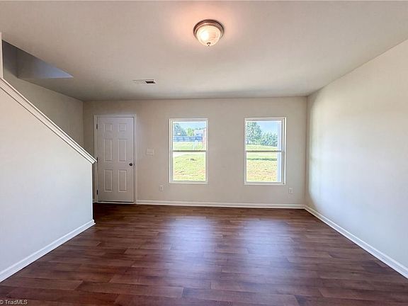 3rd image of 112 Dixieland Ct